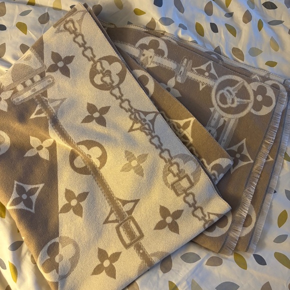 scarf - Picture 1 of 3